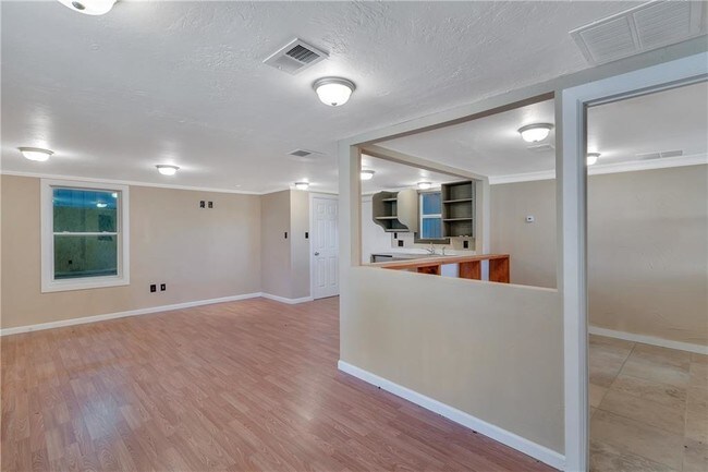 Building Photo - 5753 Blackburn Dr