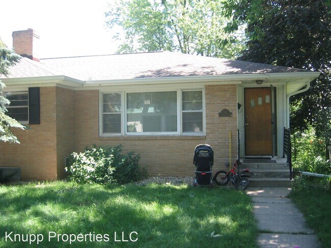 Primary Photo - 1 Bluebird Ct