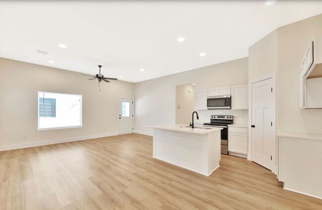 Building Photo - 17003 W Kashmir St