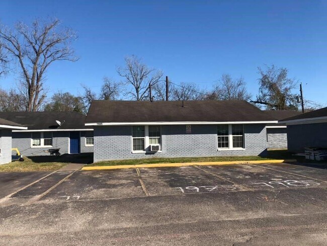 Building Photo - 4403 Tampico St