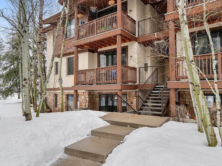 Ground floor condo - 1600 Pinebrook Blvd