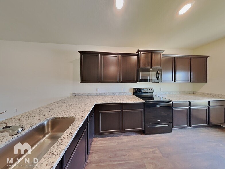 Building Photo - 105 Pettigrew Ct