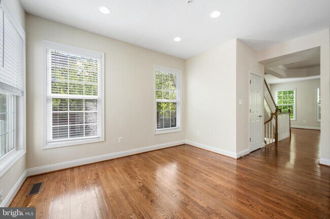 Building Photo - 8341 Broderick Cir