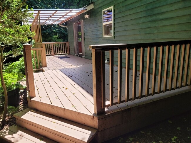 Building Photo - 3 Bedroom, 1 Bonus office/craft Room  and 2.5 Bath Home