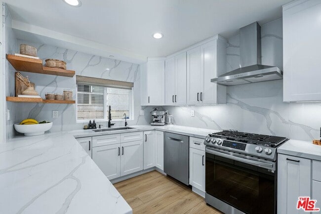 Building Photo - 123 S Clark Dr