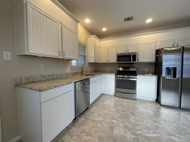 Building Photo - 803 Middle Brook Dr