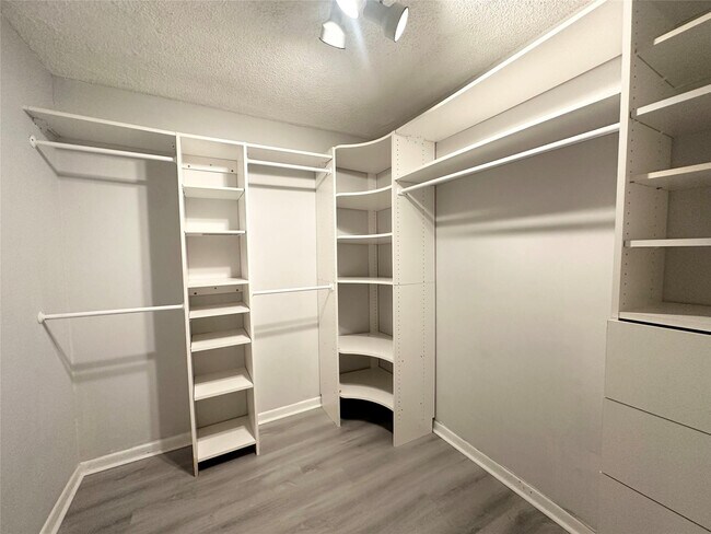 Building Photo - 10461 NW 12th Ct