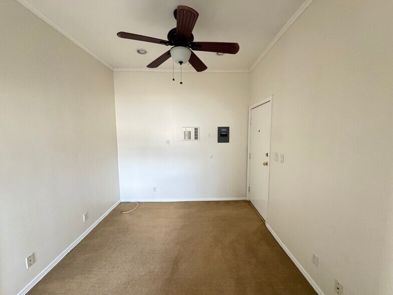 Building Photo - 1341 N Bronson Ave