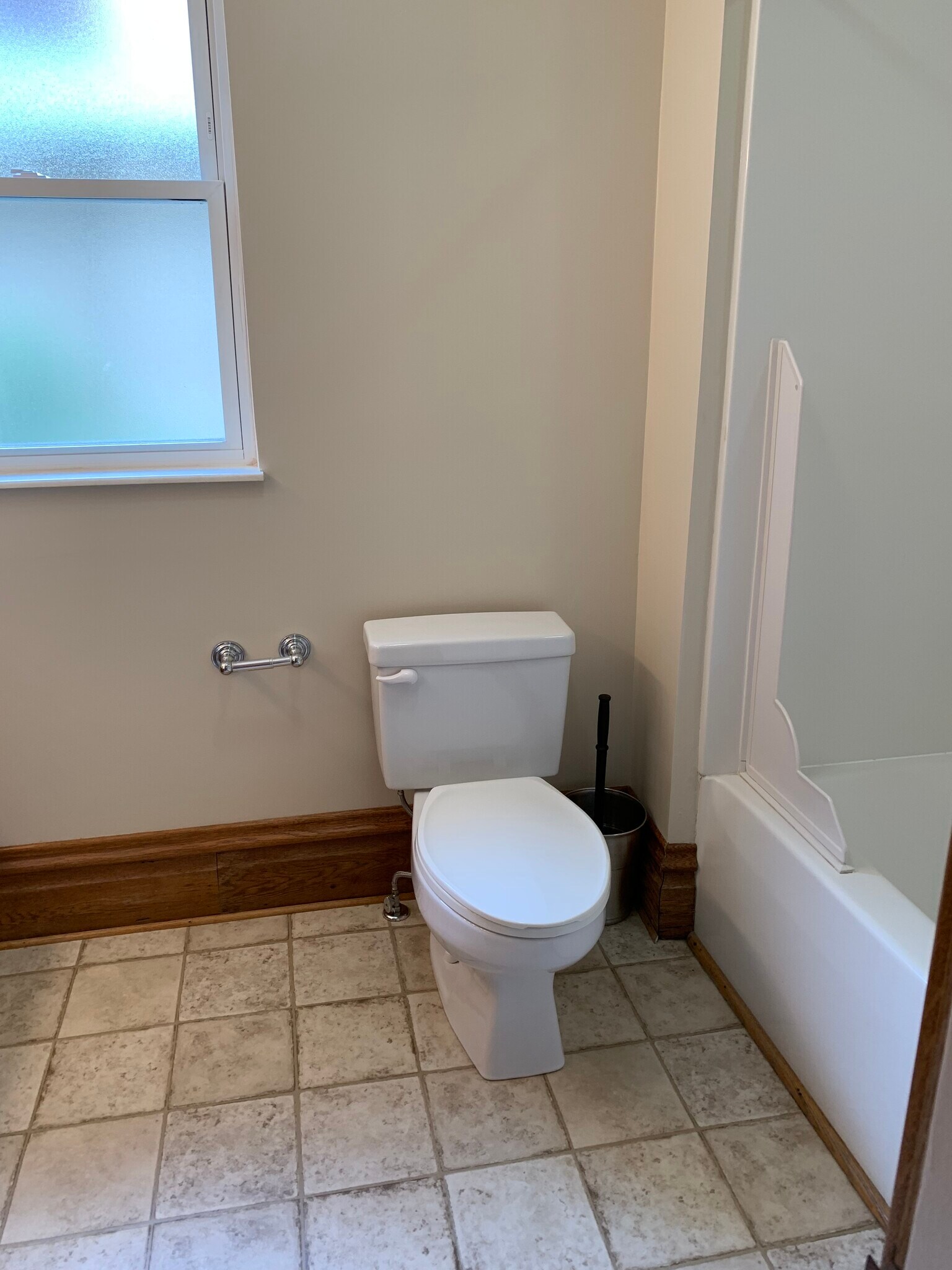 Second floor bath - 2922 Merrill Ave