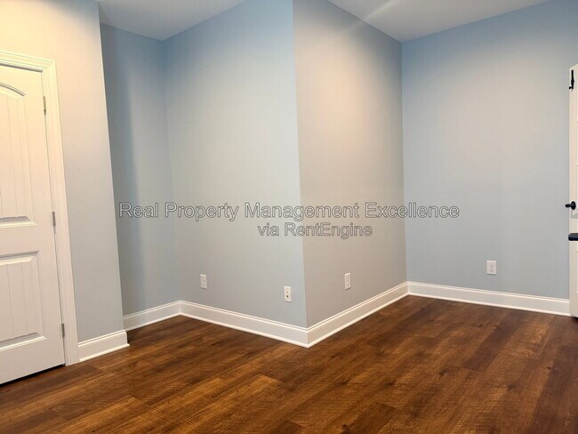 Building Photo - 305 Holly Thorn Trace