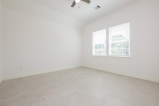 Building Photo - 2303 Cunningham Dr