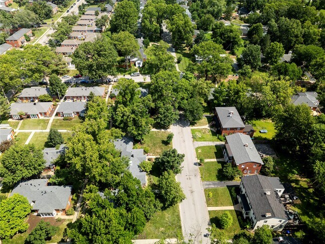 Building Photo - 725 Berick Dr