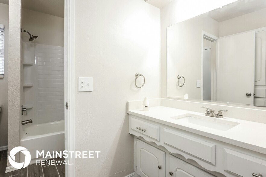 Building Photo - 12112 Sylvester Dr