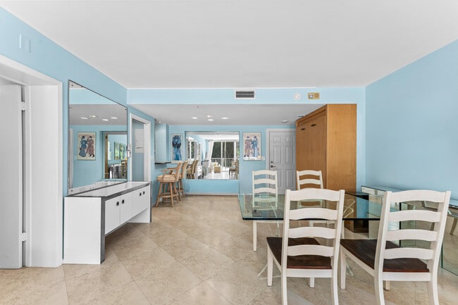 Building Photo - 2774 S Ocean Blvd