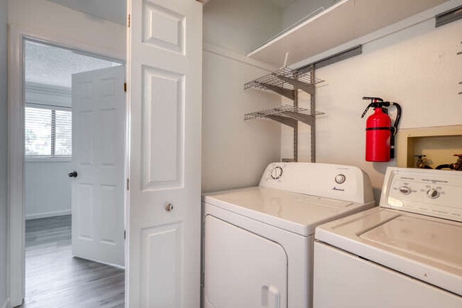 Building Photo - 1061 W Beaver Creek Blvd