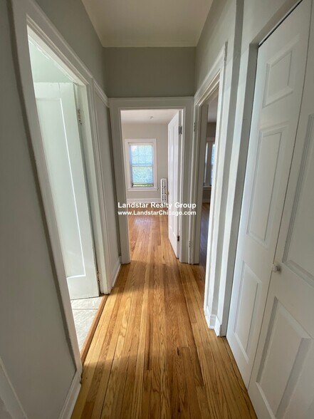Building Photo - 734 Reba Pl