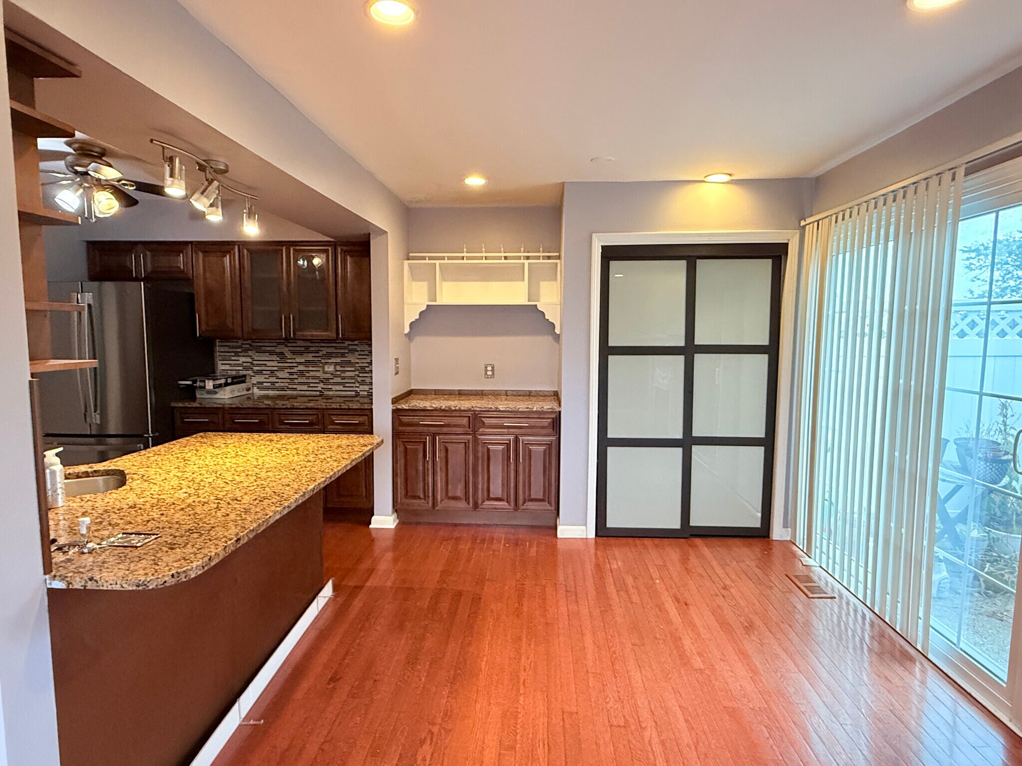 Building Photo - 272 Le Parc Cir