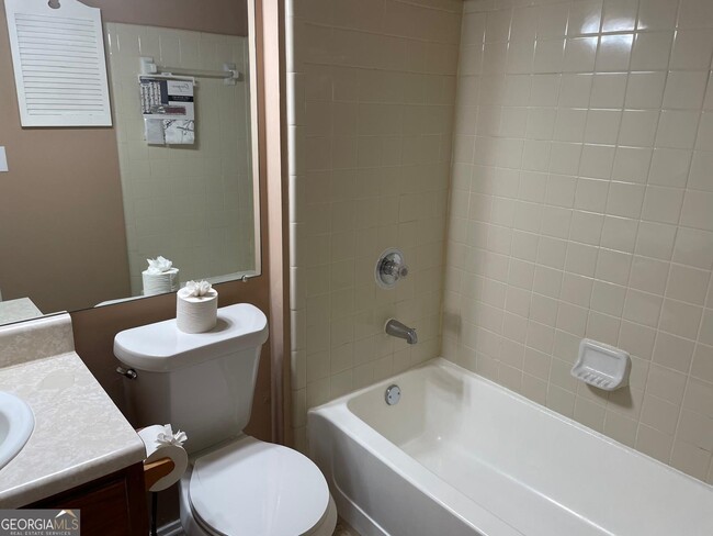 Building Photo - 5615 Wells Cir