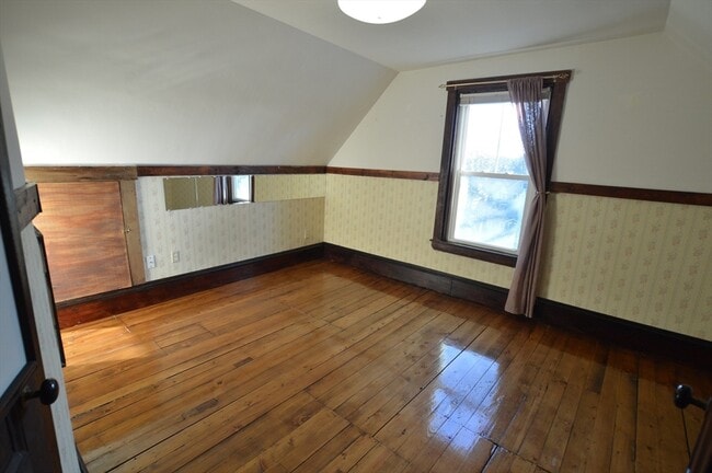 Building Photo - 84 Crescent Ave