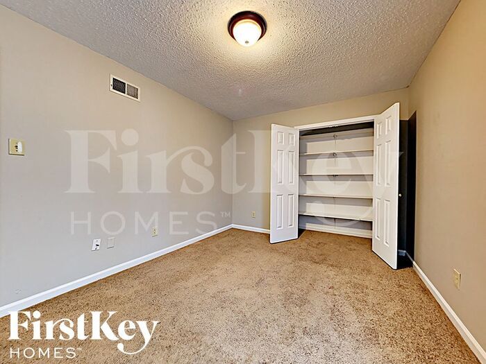 Building Photo - 6773 Rockbrook Dr