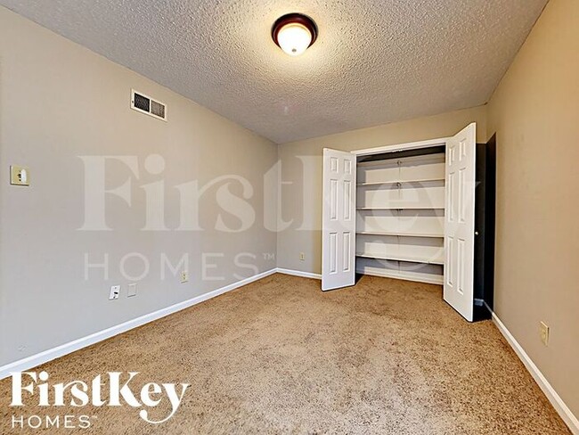 Building Photo - 6773 Rockbrook Dr