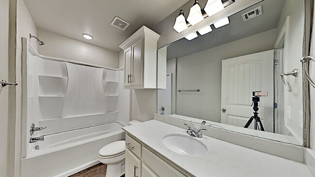 Building Photo - 2 Bedrooms, 1 Bathroom 1 Car Garage Close to Broadway Extension, a short distance from Edmond and...