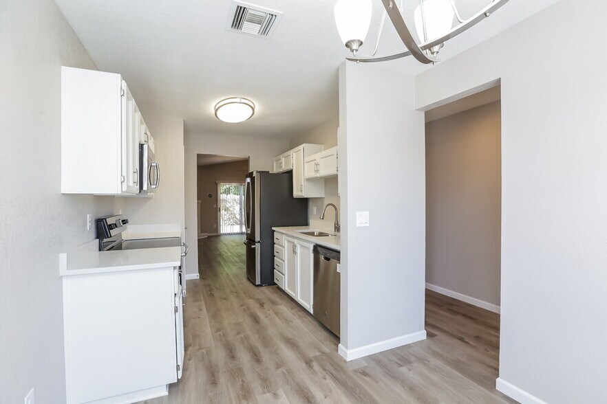 Building Photo - 1616 N Alta Mesa Dr