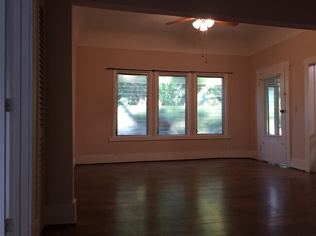 Building Photo - 2430 SW 25th Terrace