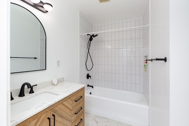 Building Photo - 2 Bed, 2 Bath home in Ocean Beach