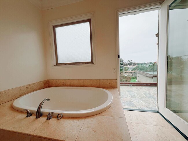 Building Photo - Spacious 6 Bed in Carlsbad with Ocean Views and Roof Top deck, 1 mile to the Beach!!