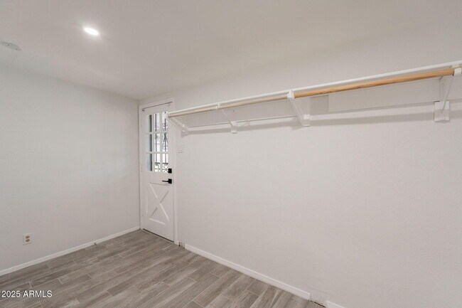 Building Photo - 1116 E Fern Dr N