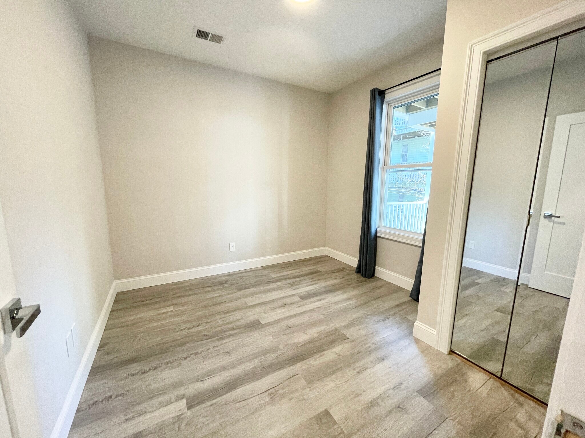 Building Photo - 29 Newport St