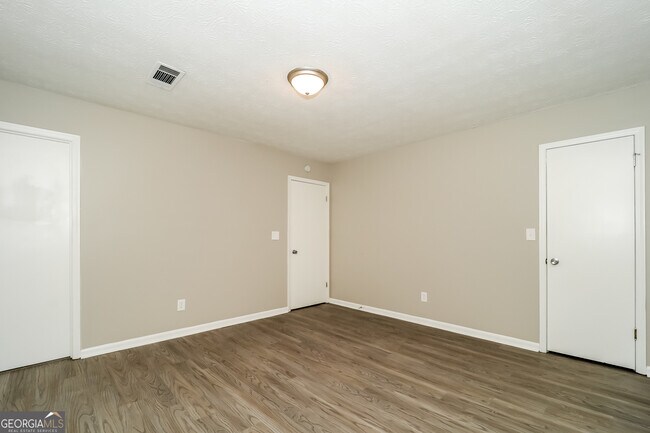 Building Photo - 6373 Valley Dale Dr