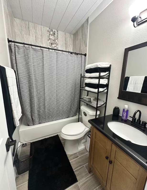 Building Photo - 1135 Red Fox Rd