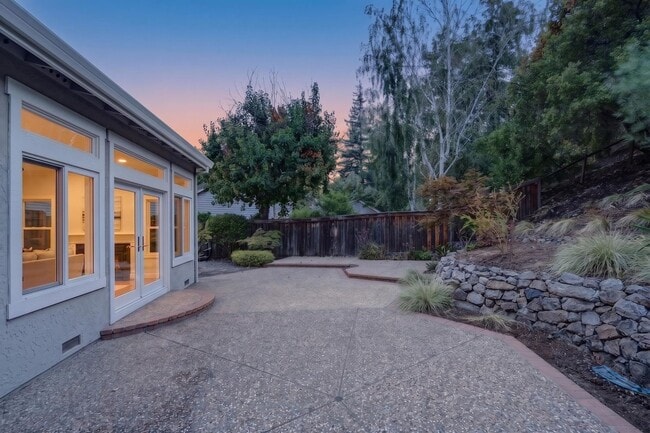 Building Photo - Single-Story Black Diamond Beauty on a Quiet Court with Private Backyard!!