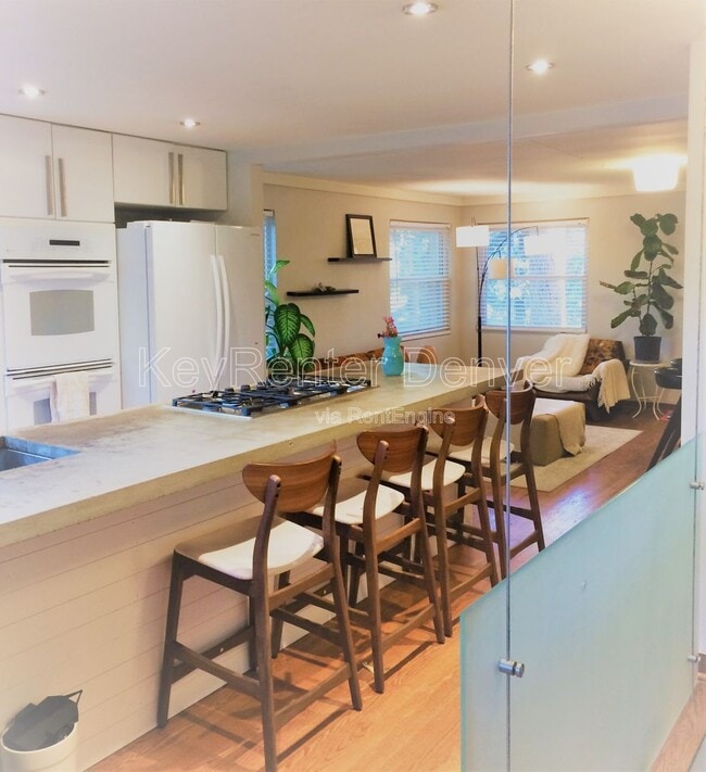 Building Photo - 5306 W Kentucky Ave