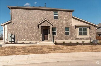 Building Photo - Beautiful townhome/condo located in Pfluge...