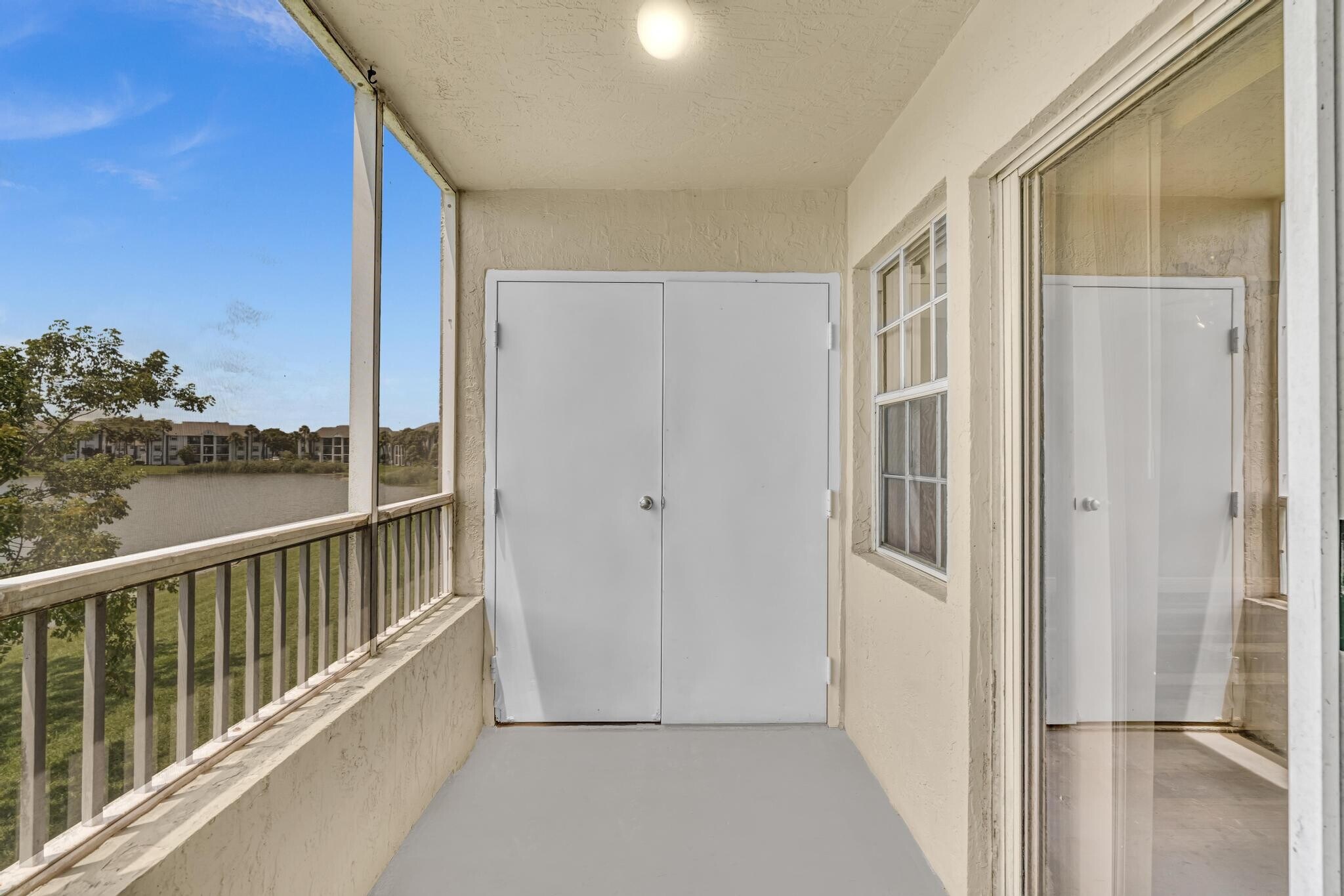 Building Photo - 2850 N Oakland Forest Dr