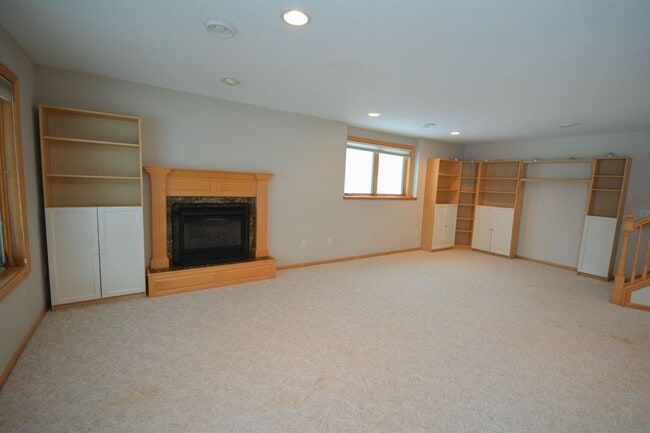 Building Photo - Beautiful walk-out ranch home at the end of a cul-de-sac!