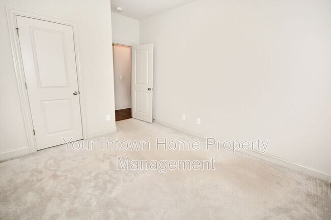 Building Photo - 1896 Skyfall Cir