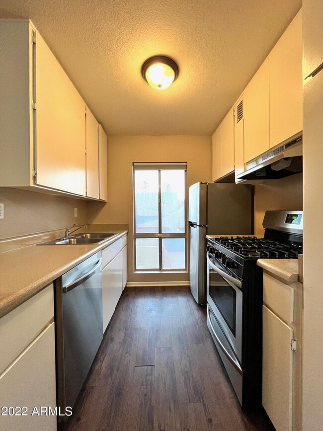 Building Photo - 1701 W Tuckey Ln