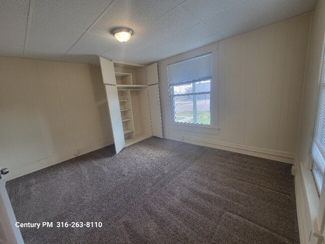 Building Photo - 321 S Osage St