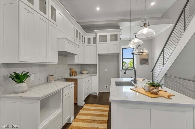 Building Photo - 2130 W 42nd St