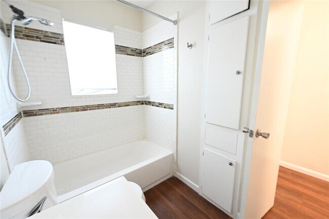 Building Photo - 1503 Valleyridge Dr