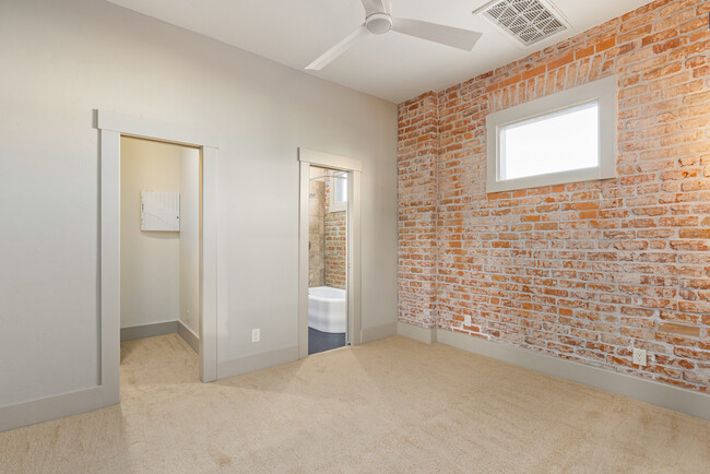 Building Photo - 343 S Scott Ave