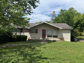 Building Photo - Lovely and Spacious Home in South Nashville - Garage and Fenced in Yard