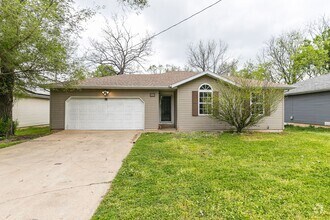 Building Photo - REMODELED 3 Bedroom | 2 Bathroom | 2 Car G...