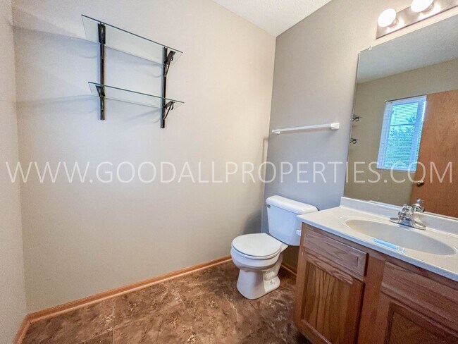 Building Photo - 3 Bedroom, 2.5 Bathroom in Waukee