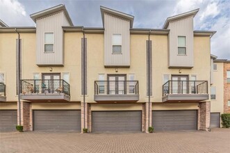 Building Photo - 6051 Ross Ave