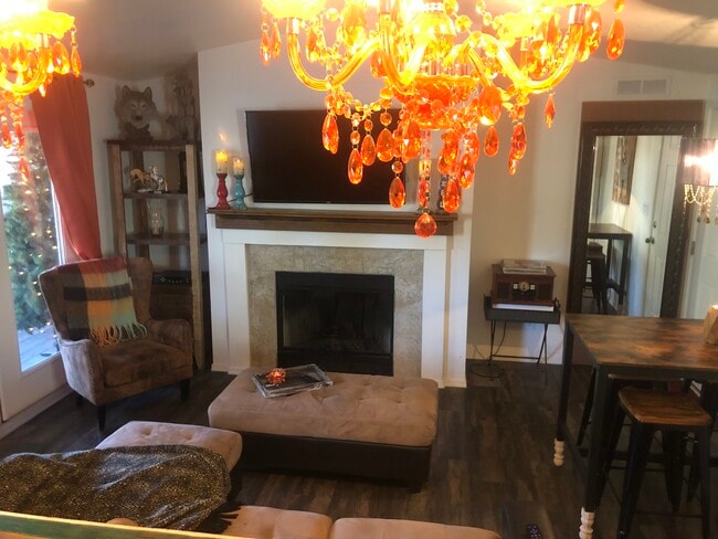 Building Photo - 266 Fireside St